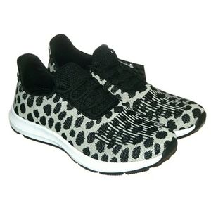Athletic sneakers polka dots black and beige